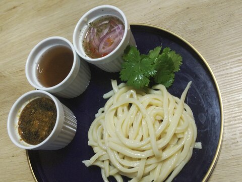 寝かせナシ！！すぐ茹で手打ちうどん＆3種のつけつゆ